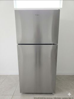 Refrigerador Whirlpool 2024 de Acero Inoxidable - ¡Como Nuevo!