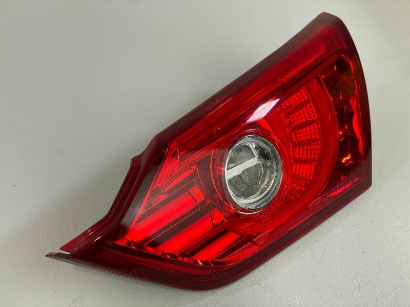 2014-2017 INFINITI Q50 RIGHT PASSENGER SIDE TRUNK LID MOUNTED TAILLIGHT LAMP