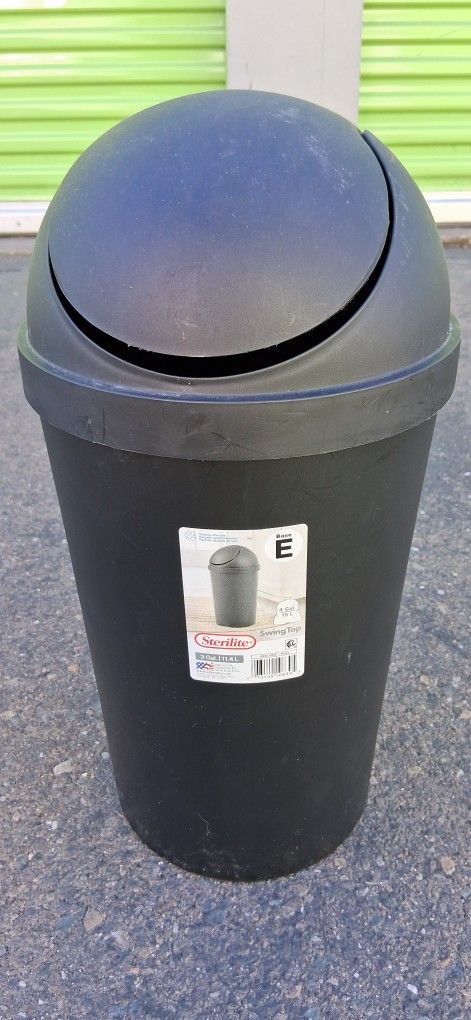 Covered Compact Trash Can