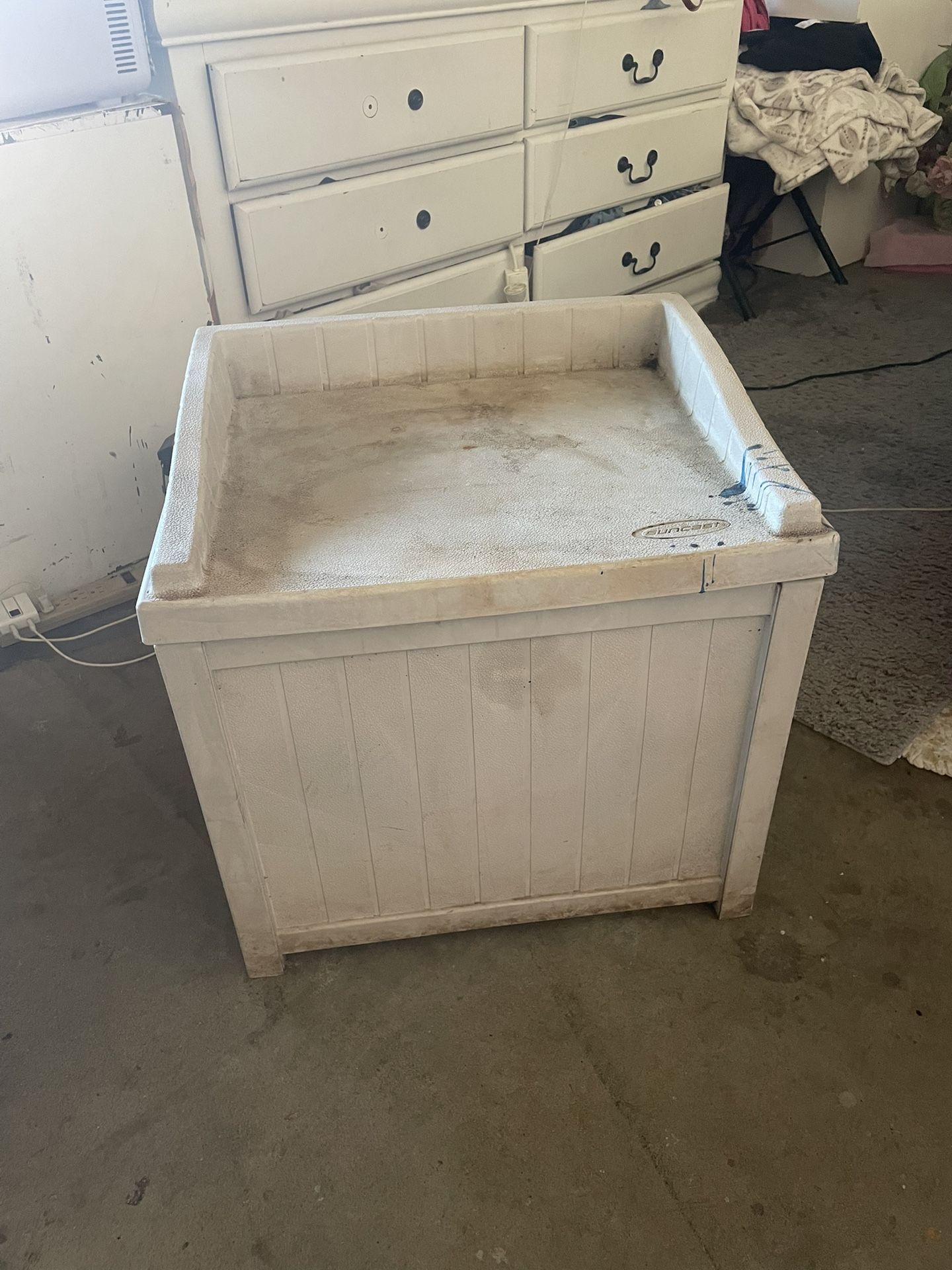 Suncast Mini Storage Plastic Container