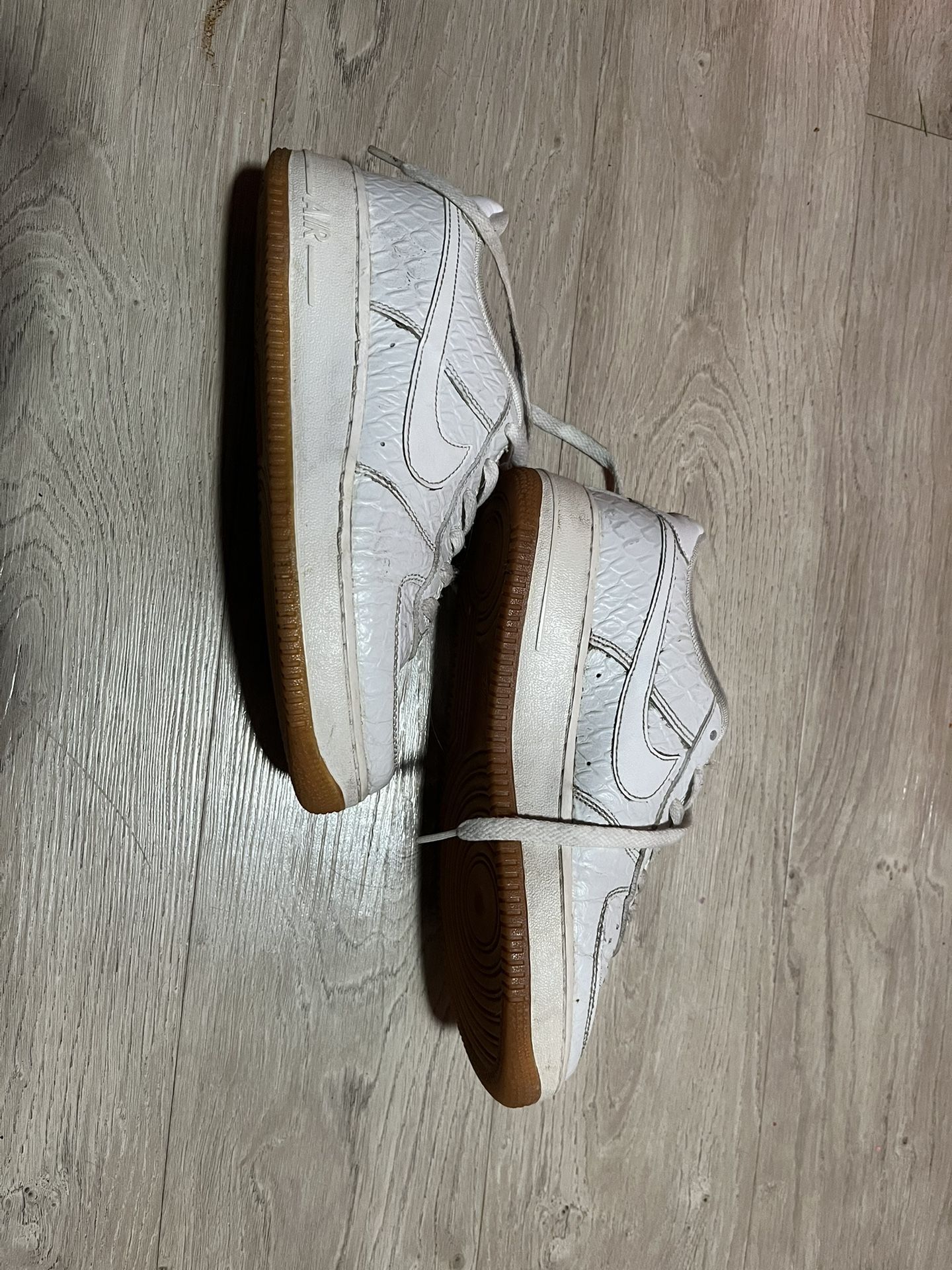 Women’s Nikes 7 OBO