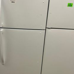 VISSANI MDTF18WH 18.0 cu. ft. Top Freezer Refrigerator KKI