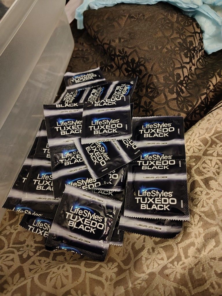 Bag Of Lifestyle Tuxedo Black & Non Latex Condoms