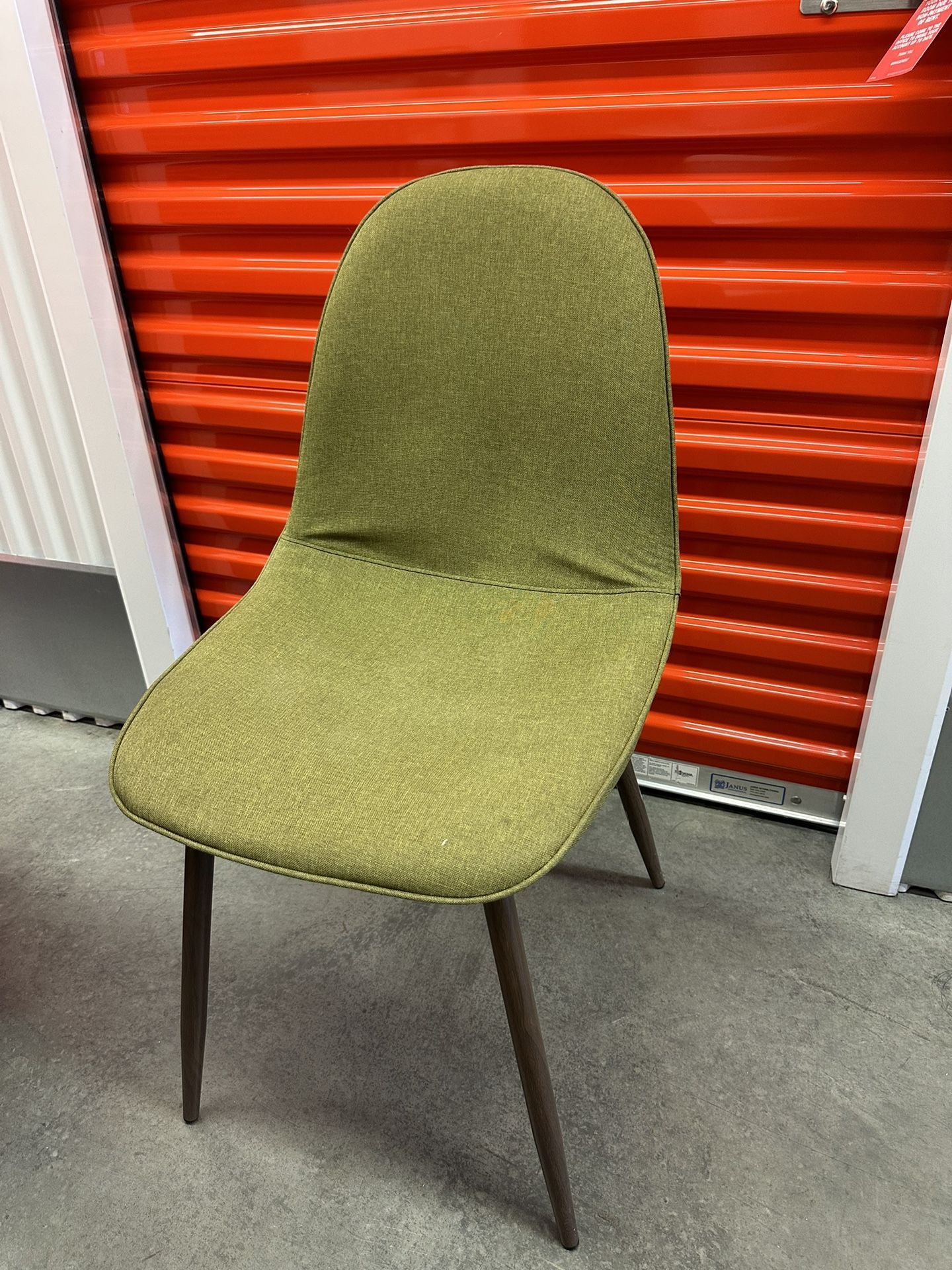 Green Chairs Set Of 4 And Round Table