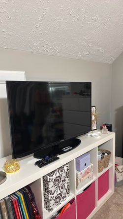 Samsung Flat-Screen TV with Roku