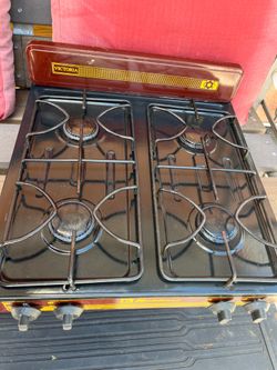 4-burner gas stove—easy to transport and in working condition.