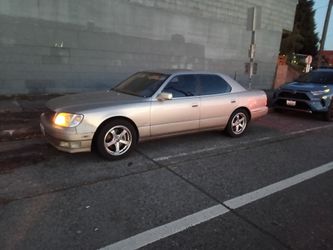 2000 Lexus LS 400