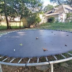 Trampoline 