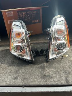 2008- 2011 Cadillac DTS headlight assembly