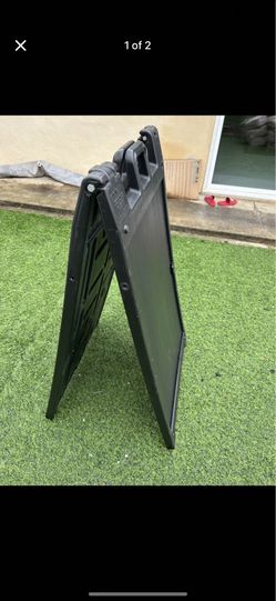 Standing sign size 24x36 in very good condition it’s like new i have two available each for 40$ or both for 70$ 
