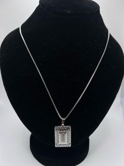 Women’s Silver Tone Pendant  Necklace