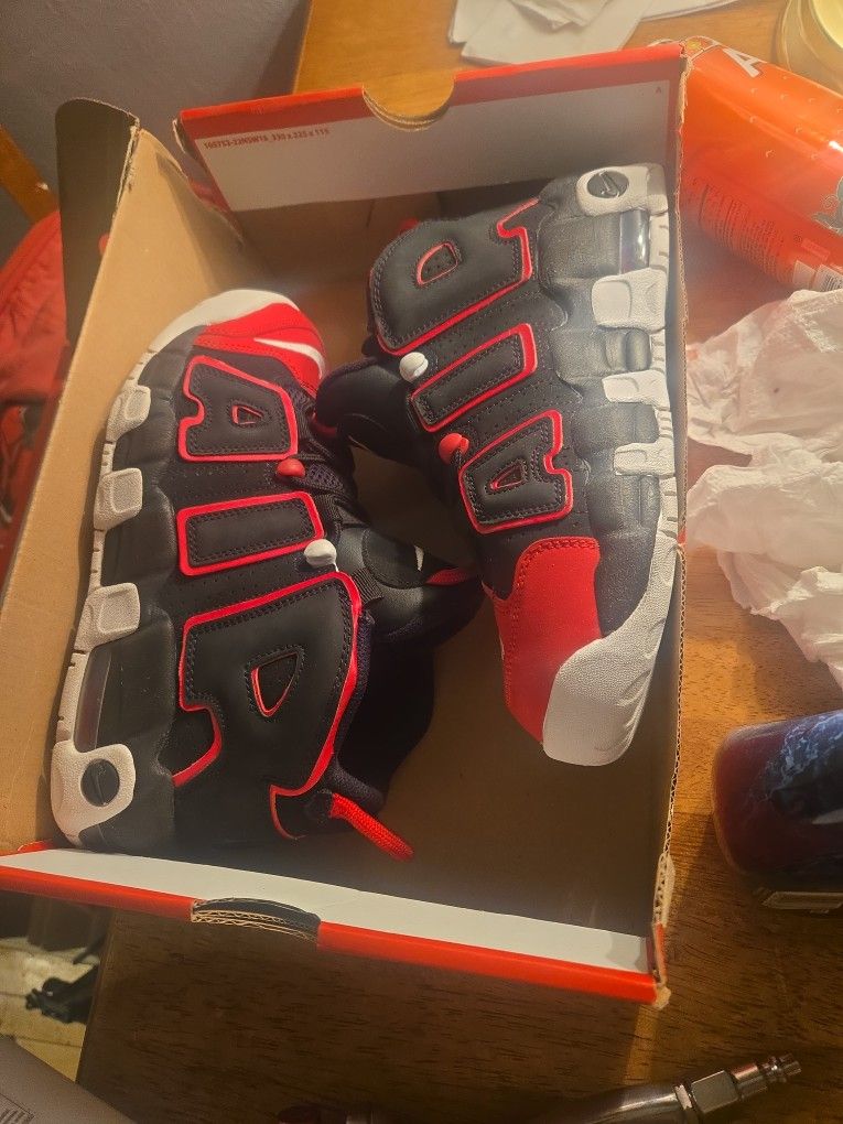 6.5 Women's Nikes.