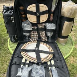 Picnic at Ascot Backpack for 2 – New w/ Cooler, Blanket & Full Set