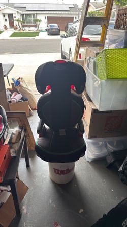 Bravo booster seat