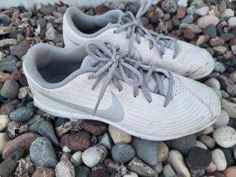 Women's size 9 Nike white softball cleats