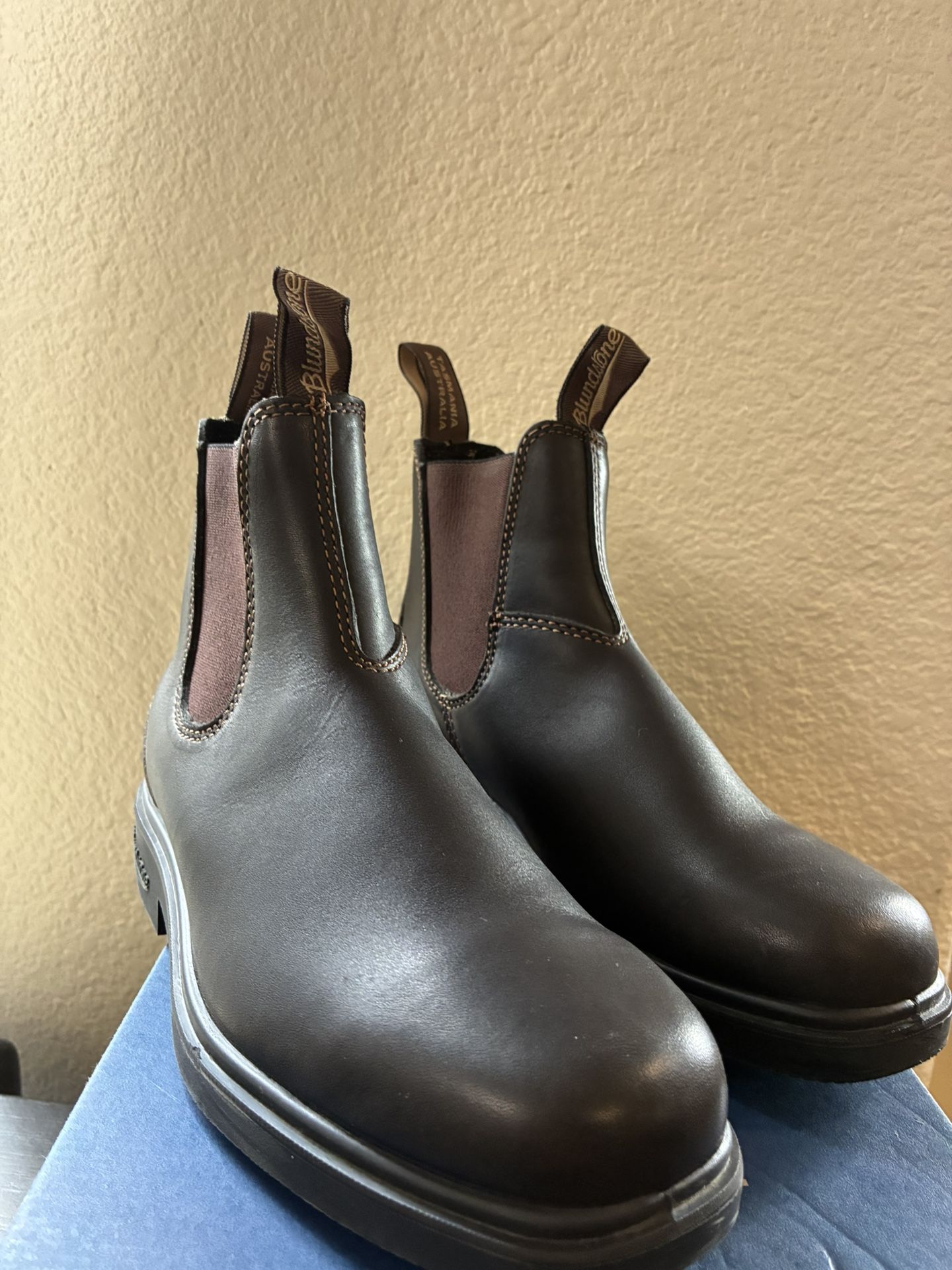 Blundstone Dress Boots Premium, 7 US Women, Stout Brown