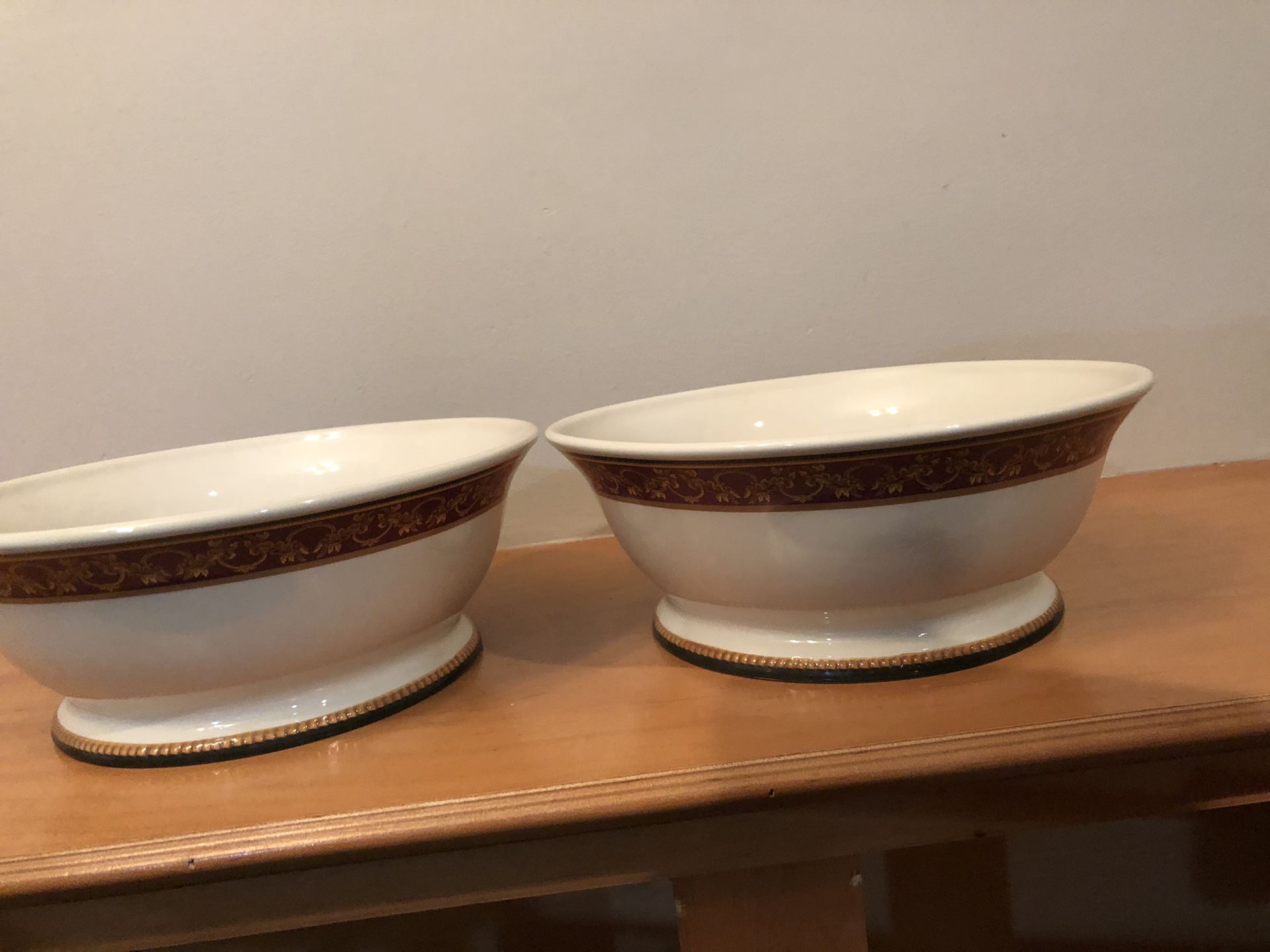 2 beautiful serving bowls. New haven.