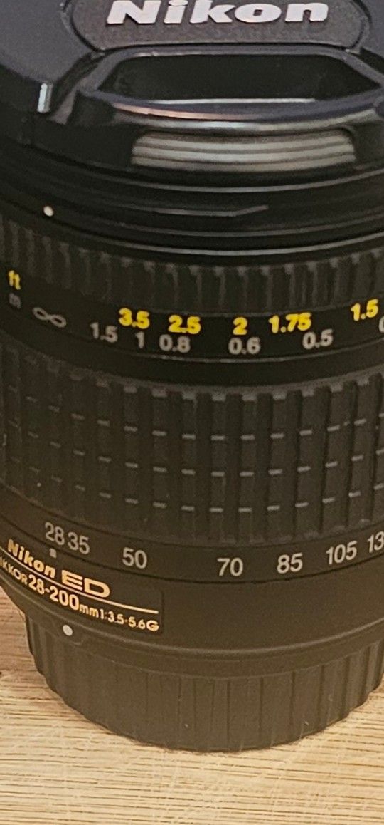 Nikon 28-200mm ED Fx Lens (Mint)