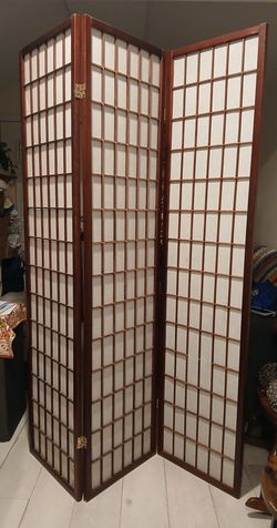 Super saver!! Budget friendly 3 panel folding room divider / functional / very minor wear