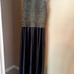 Gorgeous size 8 dress by Rachel Kaye😍 you would love to see it!