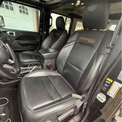 Jeep 392 Rubicon OEM Seats