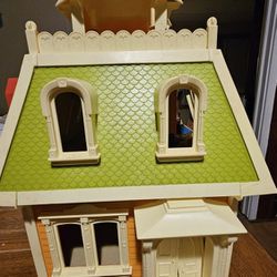 THE LITTLES VICTORIAN DOLLHOUSE WITH ACCESSORIES 