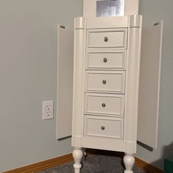 Standing Jewelry Box