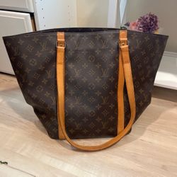 Lui Vuitton $900