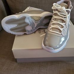 Jordan 11s COOL GREY SIZE M10
