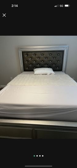 Queen Bed With Clean Mattress And Box 