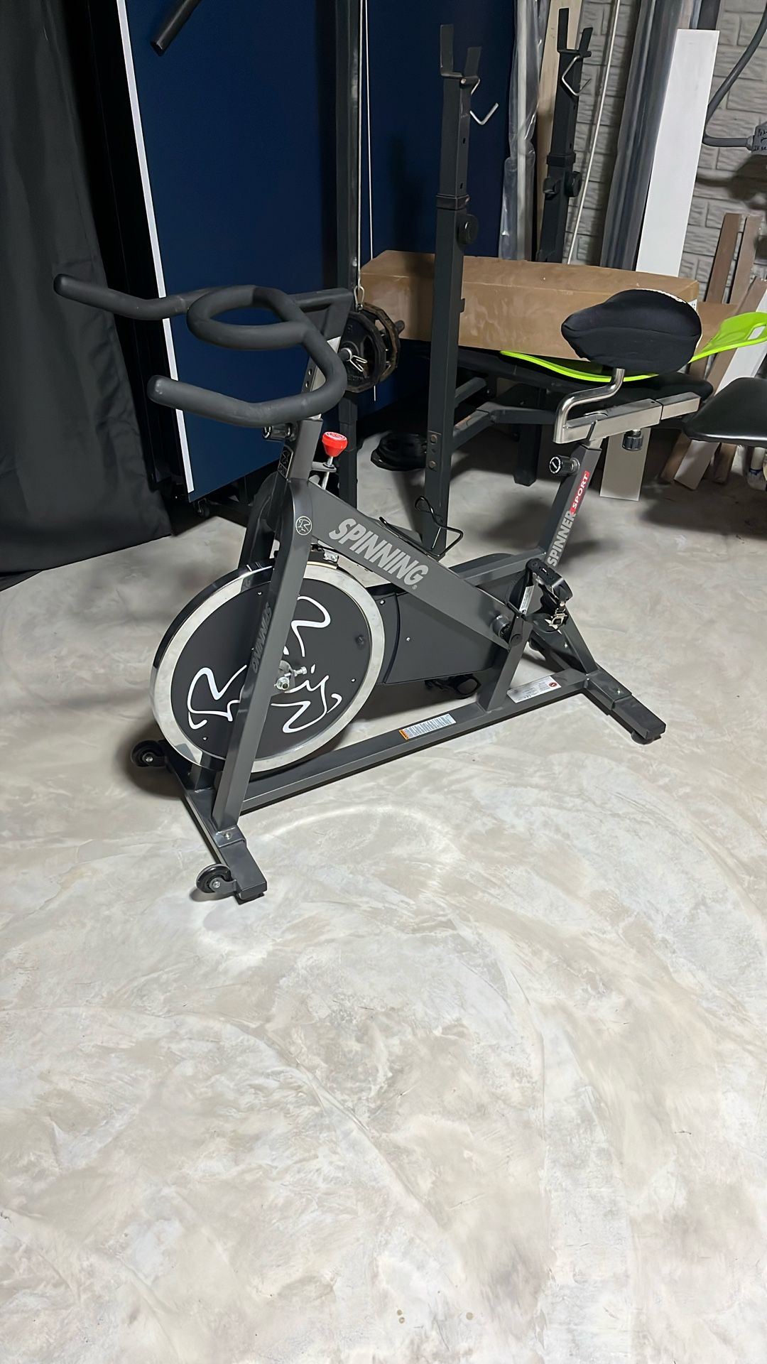 Spinner sport, spinning, stationary exercise bike