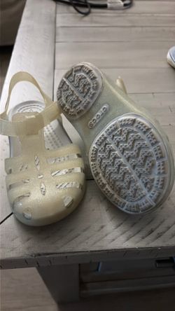 Plastic Crocs comfort Size:7 for girls