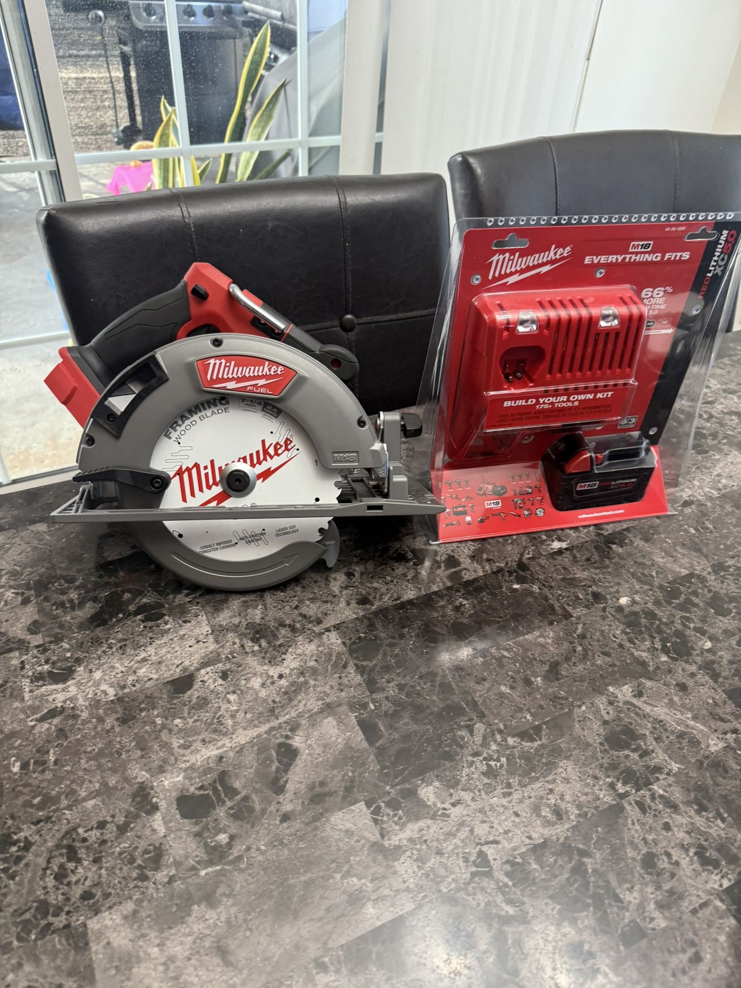 MILWAUKEE M - 18 FUEL CIRCULAR SAW 7 1/4” ) COMBO KIT BATTERY 5.0 AND CHARGER )