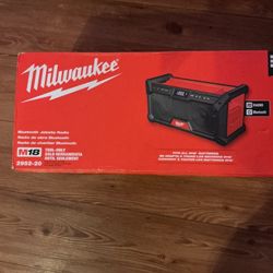 Milwaukee M18 Radio Con Bluetooth  Nuevo Tool Only