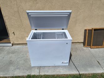 GE Compact 7 Cu. FT Chest Freezer