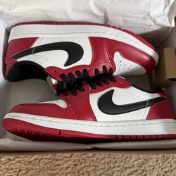 Jordan 1 Low OG Chicago size 6.5