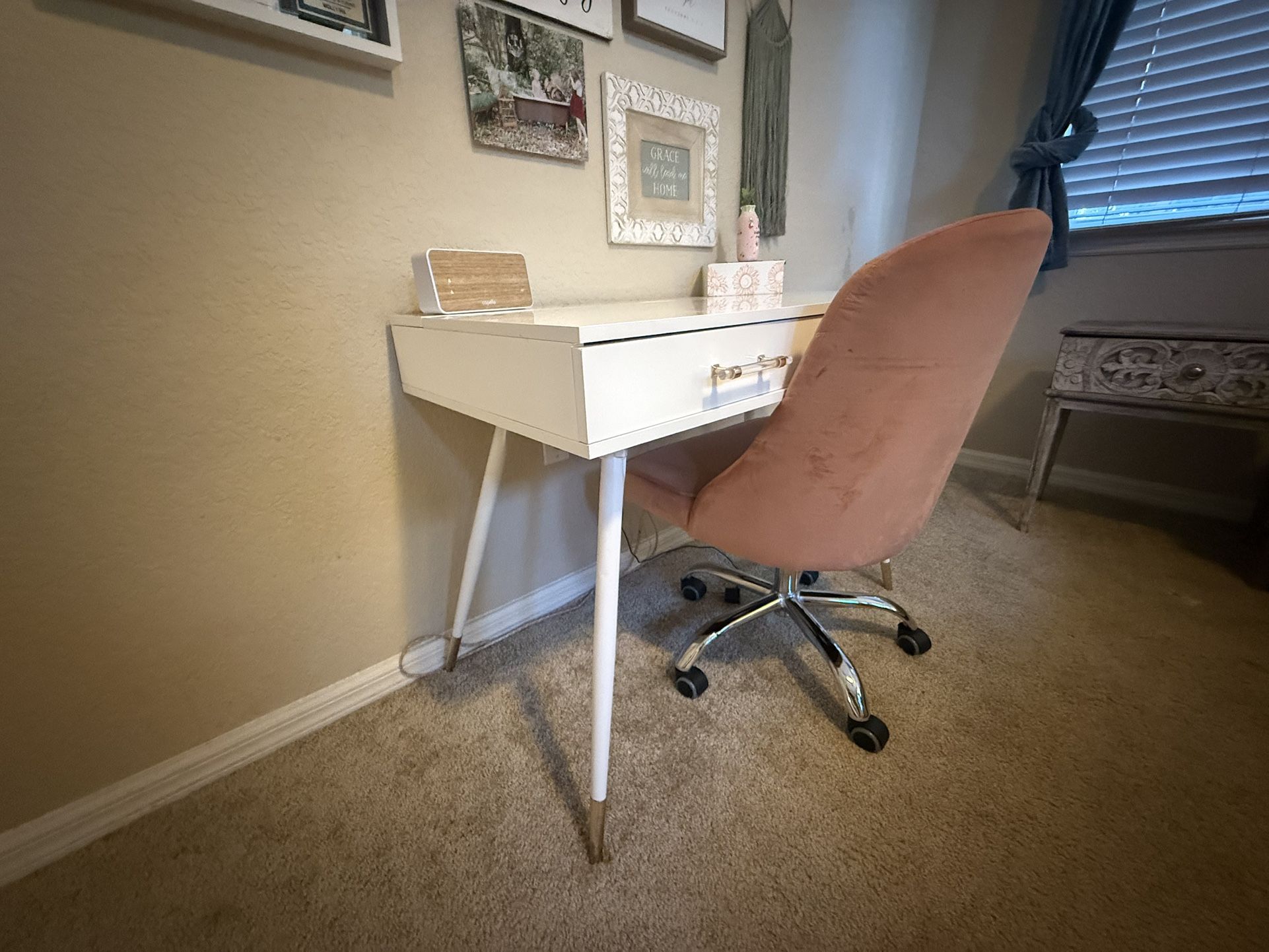 Desk/chair, Night Stands, Tv Stand