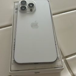 IPhone 16 Pro Max(256gb) White Titanium unlocked