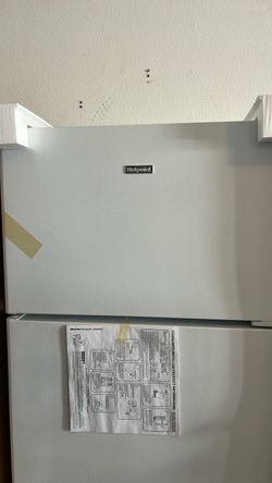 Hotpoint Top-Freezer Refrigerator White