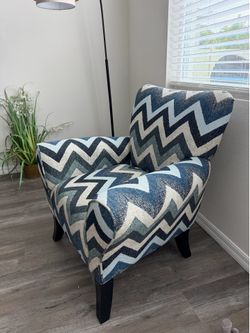 Accent chair (Rooms to go)