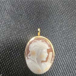 14 Karat Hand Carve Camio Pendant And Brooch 