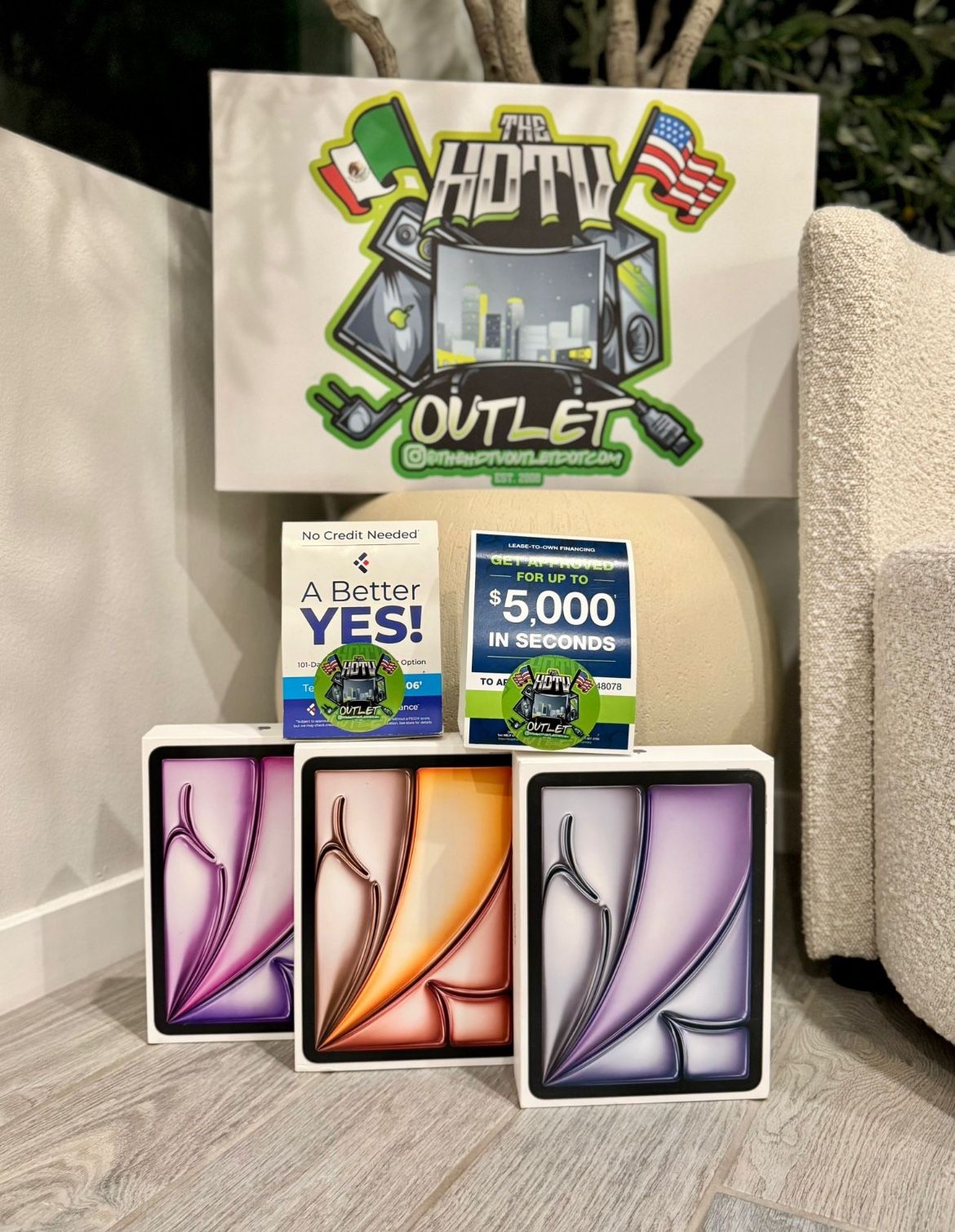 11” Apple iPad Air m2 chip 128gb WiFi floor model