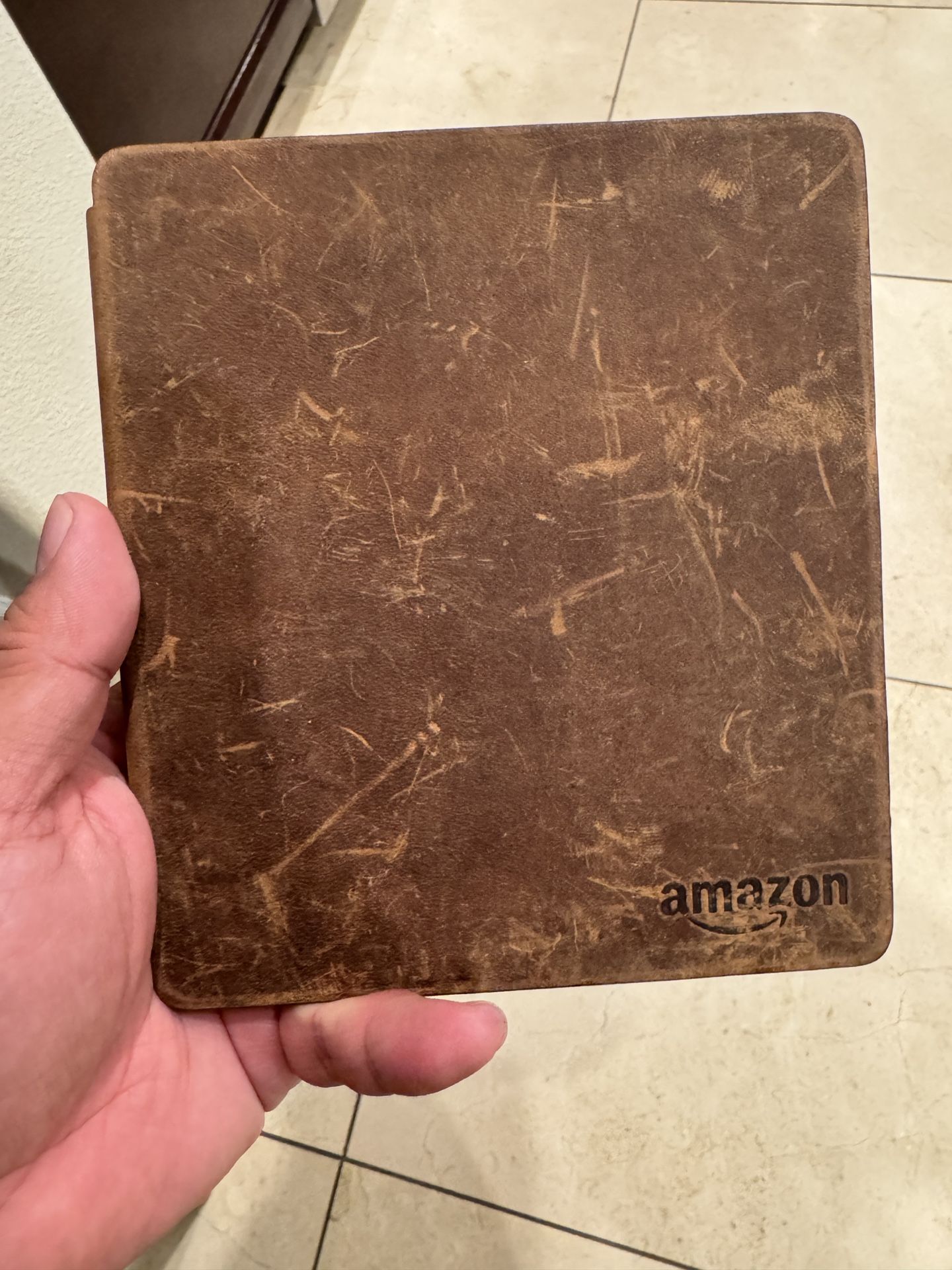 Kindle Oasis 7” Graphite and page turn buttons Including Premium Leather Cover