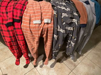 Carters footsie pjs size 6A
