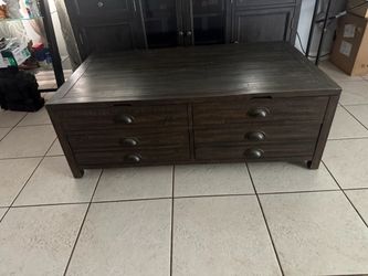 HAVERTYS Furniture  moving must sell Dark espresso Wood coffee table for sale  $40 dollars  OBO movin