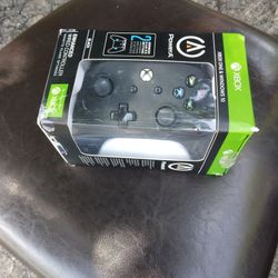 XBOX.     ONE AND WINDOWS. 10.     ENCHANCED.    WIRED.  CONTROLER