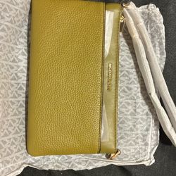 Michael Kors Wristlet 