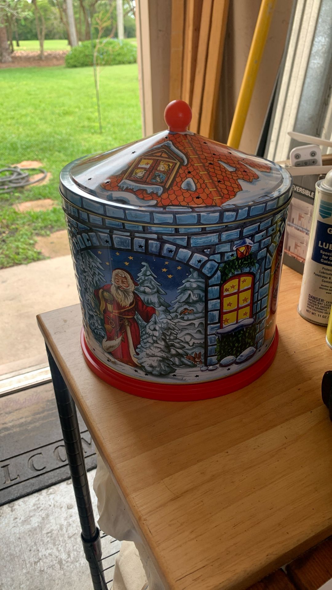 Music box that has lights
