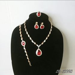 Set of necklace, bracelet, adjustable ring and earrings in red. 