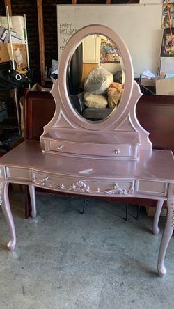 Pink Vanity Desk with Oval Mirror